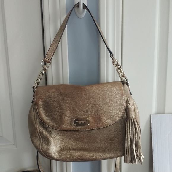 Michael Kors Handbags - Michael Kors Bedford Tassell Gold Pebble Leather Flab Bag Crossbody